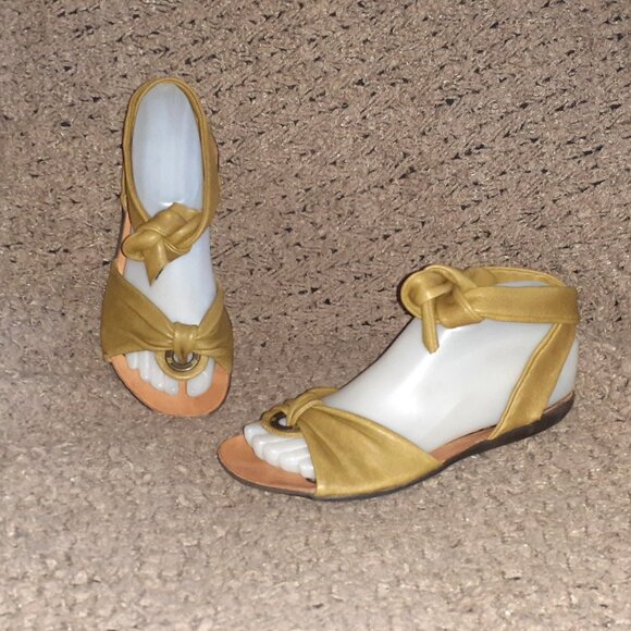 FLY LONDON-Flat Sandals-Olive Green Thongs-Leather Ankle Ties-Sz 37-Excellent - Picture 1 of 9